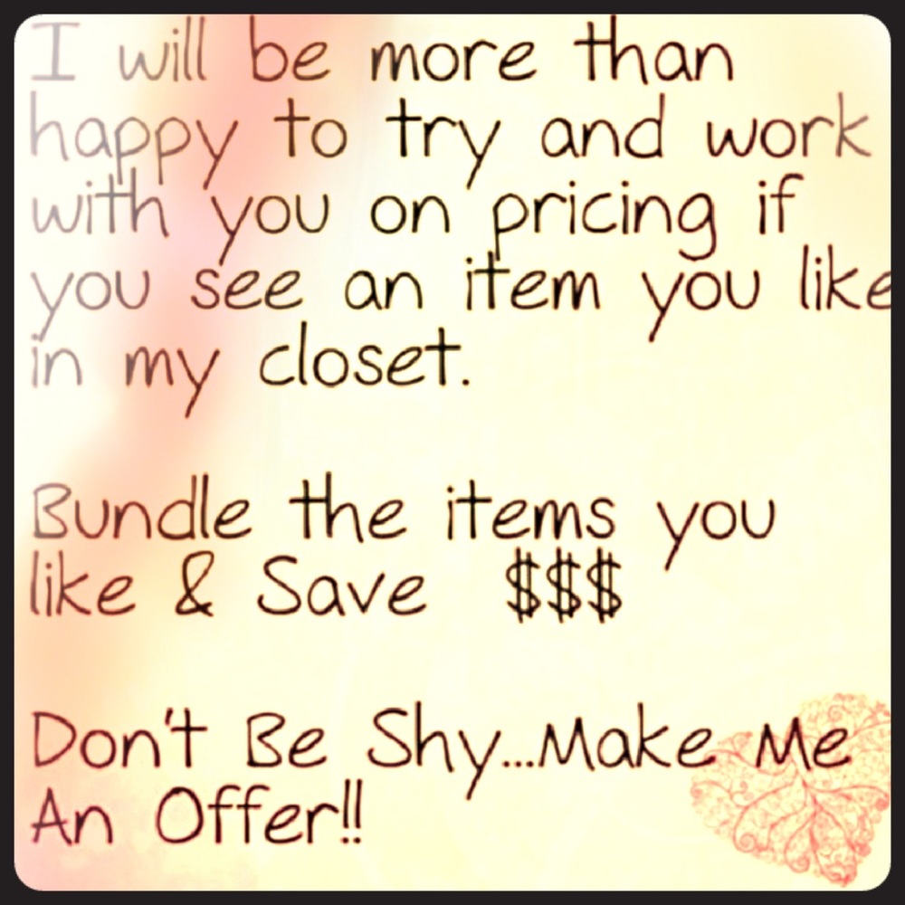 🗣IM ALWAYS OPEN TO OFFERS!🤝BUNDLES TOO!! 🛍 HAPPY POSHING!!! 🤍